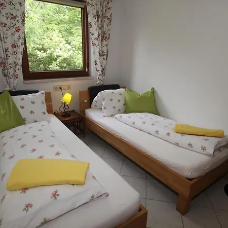 Wessely Am Golfplatz 因斯布鲁克